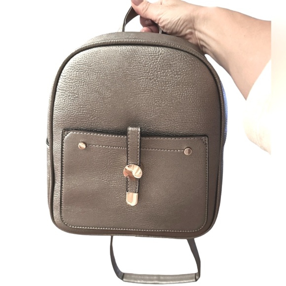 NWT La Terre Pewter Metallic Convertible Backpack/Crossbody Bag - Picture 10 of 10
